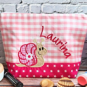 bestickte Tasche SCHNECKE + Name //rosa - pink// Wickeltasche Kulturbeutel Windeltasche Kulturtasche Waschtasche 20 Schriften Kosmetiktasche