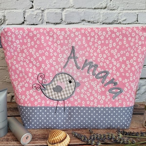bestickte Tasche VÖGELCHEN + Name  //rosa - grau//  Wickeltasche Kulturbeutel Windeltasche Kulturtasche Waschtasche 20 Schriften