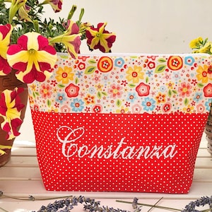 bestickte Tasche NAME //rot - blumig//    Wickeltasche Kulturbeutel Windeltasche Kulturtasche Waschtasche 20 Schriftarten Kosmetiktasche