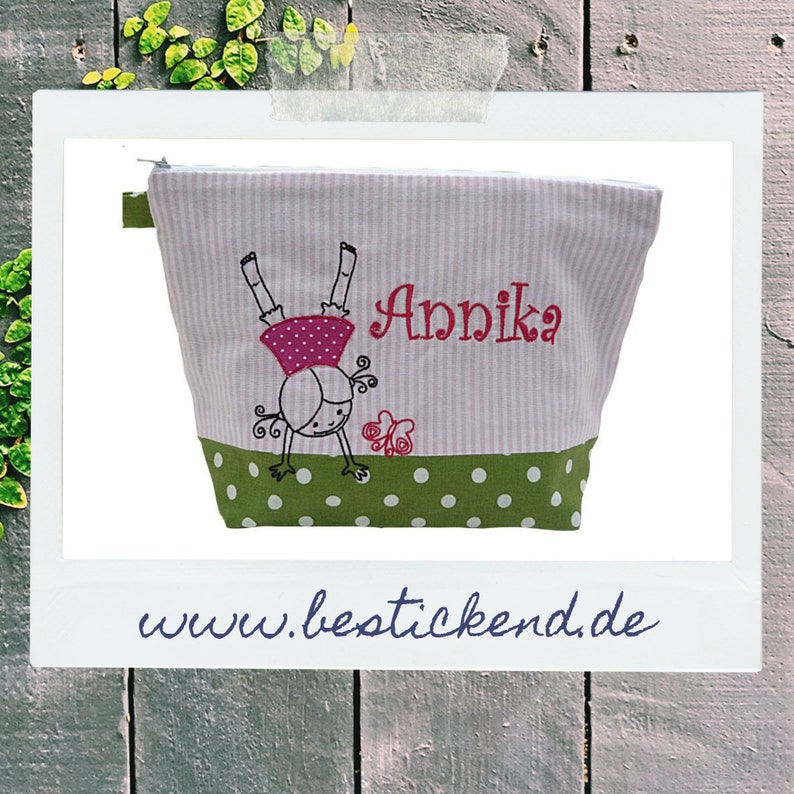 bestickte Tasche HANDSTAND Name //grün natur// Wickeltasche Kulturbeutel Windeltasche Kulturtasche Waschtasche 20 Schriften Bild 6