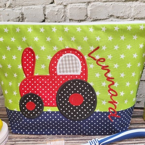 bestickte Tasche TRAKTOR + Name /marine - kiwi/  Wickeltasche Kulturbeutel Windeltasche Kulturtasche Waschtasche 20 Schriften Kosmetiktasche