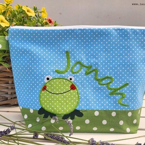 bestickte Tasche FROSCH + Name  //hellblau – grün//  Wickeltasche Kulturbeutel Windeltasche Kulturtasche Waschtasche 20 Schriften
