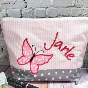 bestickte Tasche SCHMETTERLING + Name //grau – rosa// Wickeltasche Kulturbeutel Windeltasche Waschtasche 20 Schriften Kosmetiktasche