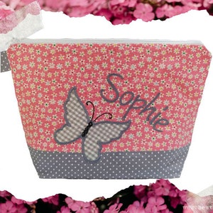bestickte Tasche  SCHMETTERLING + Name  //rosa - grau// Wickeltasche Kulturbeutel Kulturtasche Waschtasche Windeltasche  Geschenk