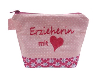 bestickte Tasche ERZIEHERIN mit HERZ //rosa - pink// Kosmetiktasche Kulturtasche Schminktasche Makeup-Bag Statement Kompliment Geschenk (32)