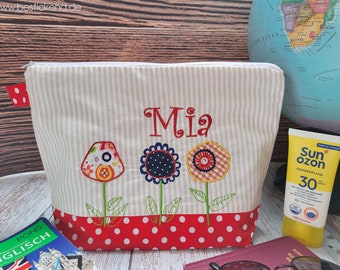 bestickte Tasche BLUMENWIESE + Name  //rot - natur//  Wickeltasche Kulturbeutel Windeltasche Kulturtasche Waschtasche 20 Schriften