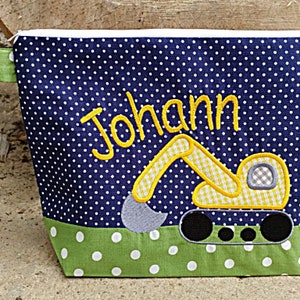 bestickte Tasche BAGGER + Name kiwi - marine Wickeltasche Kulturbeutel Windeltasche Kulturtasche Waschtasche 20 Schriftarten Geschenk