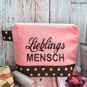 bestickte Tasche LIEBLINGSMENSCH  //rosa - mocca// Kosmetiktasche Kulturtasche Schminktasche Makeup-Bag Statement Kompliment Geschenk (03)