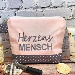 bestickte Tasche HERZENSMENSCH //rosa – grau// Kosmetiktasche Kulturtasche Schminktasche Makeup-Bag Statement Kompliment Geschenk (41)
