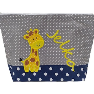 sac brodé GIRAFE prénom marine gris sac à langer trousse de toilette trousse de toilette sac à langer nom 20 polices cadeau image 1