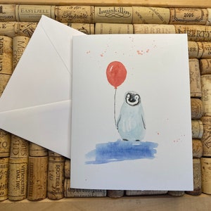 Carte d'anniversaire pingouin avec ballon ou nouvelle carte de baby shower ou carte de fête pingouin
