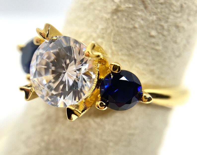 Classic Brilliant Round /& Sapphire Cubic Zirconia Engagement Ring in WGP Sterling Silver