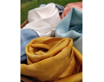 Pashmina aus 100 % Seide für Zeremonien, gefärbt mit Pflanzen in intensiven, bunten Farben, eleganter Sommerschal aus feinem, glänzendem Stoff