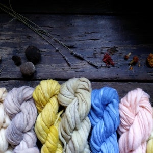 Lana grossa super VENERE chunky tinta con le piante spessore fiammato variabile grosso - fine, maxi gomitoli 100% merinos colori pastello