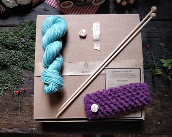 Knitting kit with yarn naturally dyed, big wooden needles and pyrographed button. Beginner knitter complete set for chunky textured headband