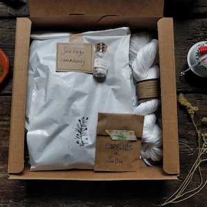 Set per tingere il cotone con le erbe in scatola regalo Kit creativo tintura naturale con filato vegan, piante tintorie e mordenti ecologici