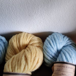 Giant yarn for oversize jumpers and blankets. 100g big skeins for needles 12mm hand dyed with plants. Maxi balls for super chunky knitwear image 1