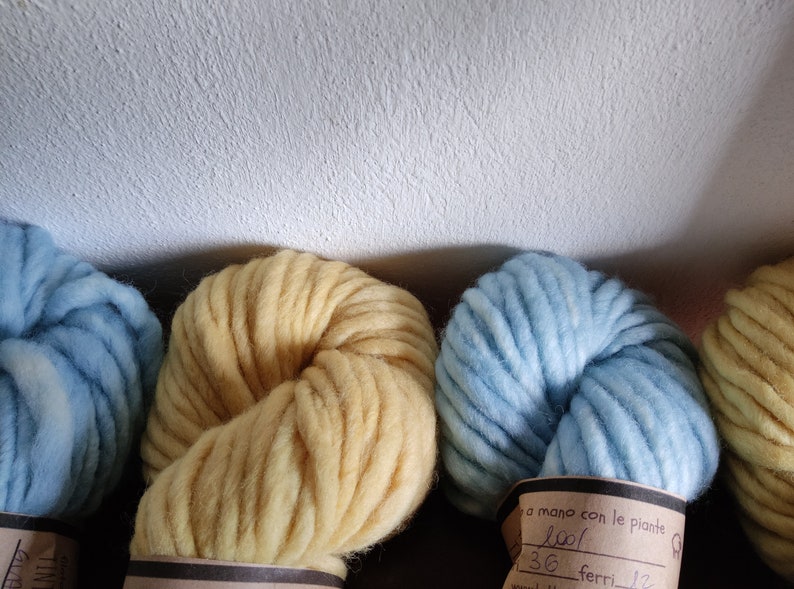 Giant yarn for oversize jumpers and blankets. 100g big skeins for needles 12mm hand dyed with plants. Maxi balls for super chunky knitwear image 1