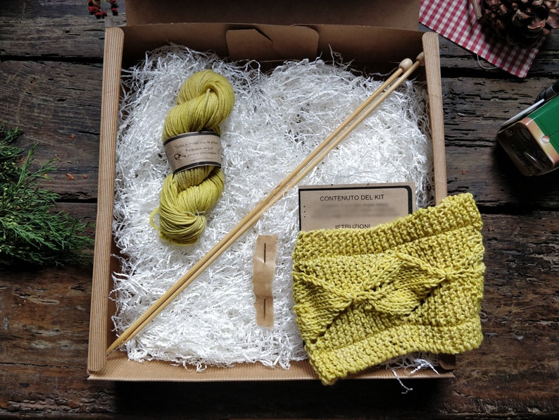 Kit d'aiguilles en laine et en bois pour réaliser une bande avec des feuilles. Ensemble complet de fils et matériel de tricot avec patron écrit image 2