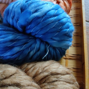 Fil épais 100 % laine épaisse pour pulls surdimensionnés. Maxi aiguilles 15 écheveaux teinture végétale naturelle pour tricot super gros image 10