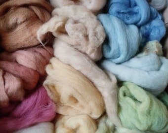 Wool roving tops natural dyed with plants for wheel or spindle spinning. 100% Merino natural fiber batt for needle felting Italian sheep