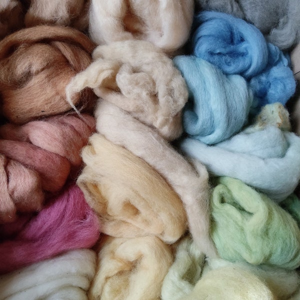 Wool roving tops natural dyed with plants for wheel or spindle spinning. 100% Merino natural fiber batt for needle felting Italian sheep