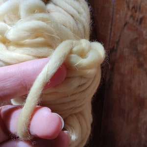 Grof garen van 100% dikke wol voor oversized truien. Maxi-naalden 15 strengen natuurlijke plantaardige kleurstof voor superdik breiwerk afbeelding 7