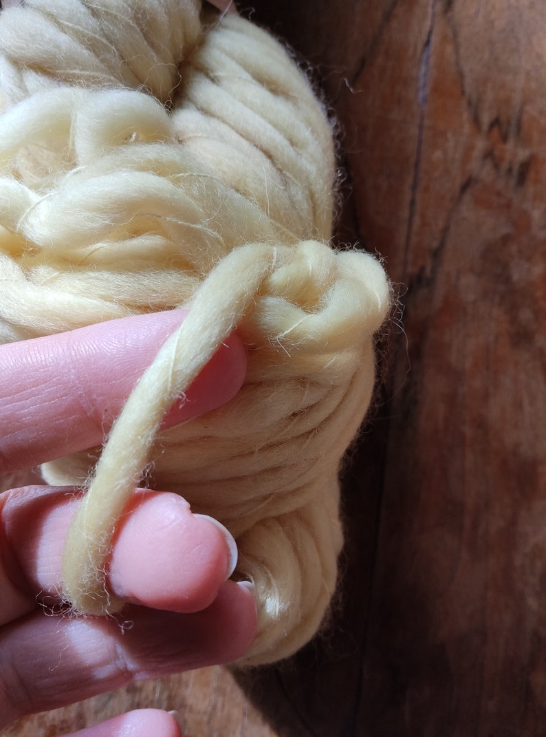 Fil épais 100 % laine épaisse pour pulls surdimensionnés. Maxi aiguilles 15 écheveaux teinture végétale naturelle pour tricot super gros image 7