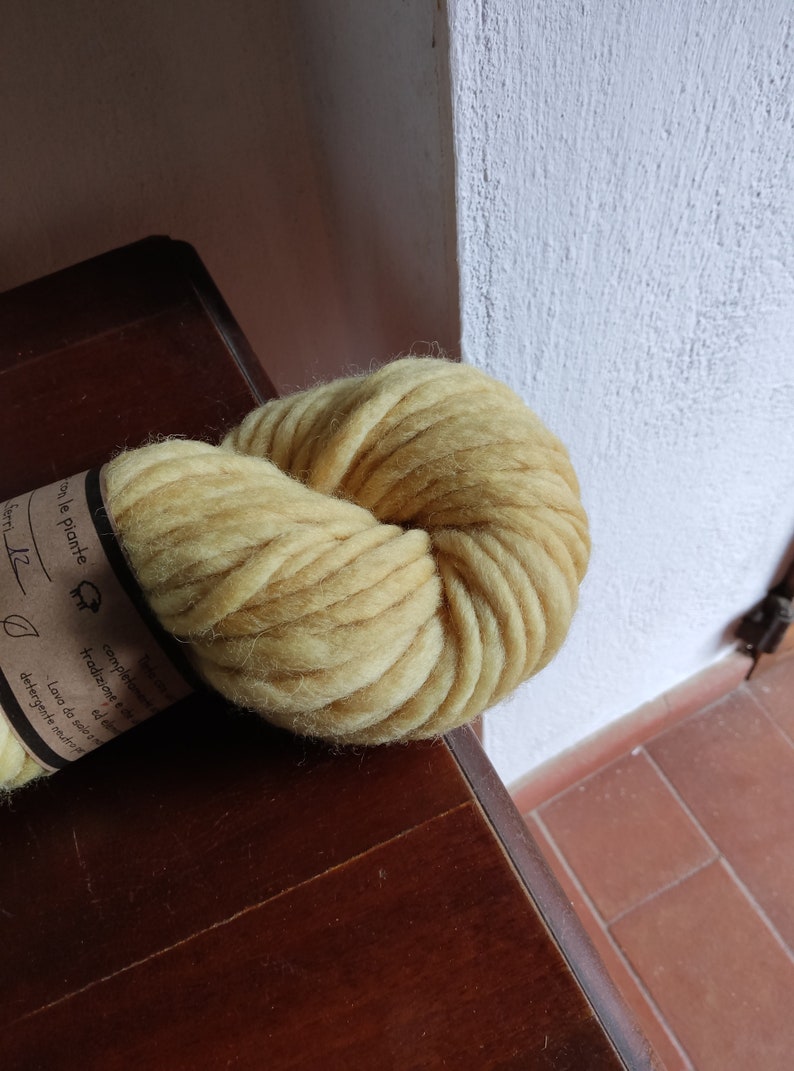 Giant yarn for oversize jumpers and blankets. 100g big skeins for needles 12mm hand dyed with plants. Maxi balls for super chunky knitwear Yellow