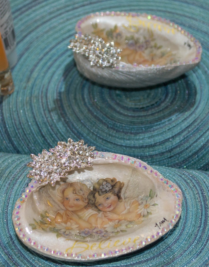 Angel Girls Daisies OOAK Rhinestone Crystal Ring Dish BELIEVE Sea Shell Art Clam Jewelry Holder