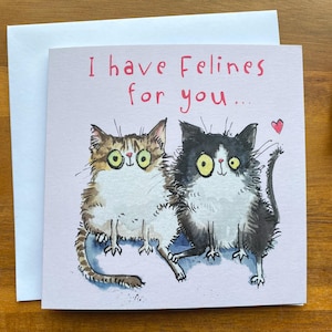 Linda tarjeta de cumpleaños de gato "Tengo felinos para ti" ilustración en acuarela de un par de gatos, atigrados y en blanco y negro - San Valentín divertido y lindo
