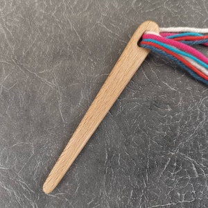 Wooden weaving needles, ideal for tapestry or nalbinding. Hand crafted and made from Beech wood, these would make the perfect special gift 120mm (4 3/4") long