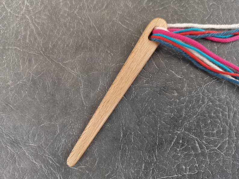 Wooden weaving needles, ideal for tapestry or nalbinding. Hand crafted and made from Beech wood, these would make the perfect special gift 120mm (4 3/4") long