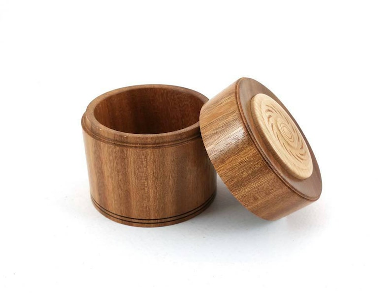 Ring box Wooden keepsake box Turned Box with lid Woodturning Turned wooden box made from Sapele /& Beech Jewellery box