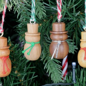 Wooden Christmas Tree Snowmen ornaments x 4, ideal for your Xmas tree decorations!