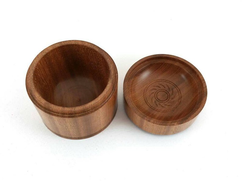 Ring box Wooden keepsake box Turned Box with lid Woodturning Turned wooden box made from Sapele /& Beech Jewellery box