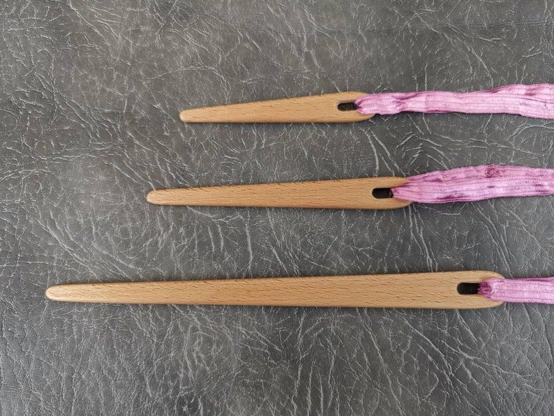 Wooden weaving needles, ideal for tapestry or nalbinding. Hand crafted and made from Beech wood, these would make the perfect special gift 90mm, 120mm & 200mm