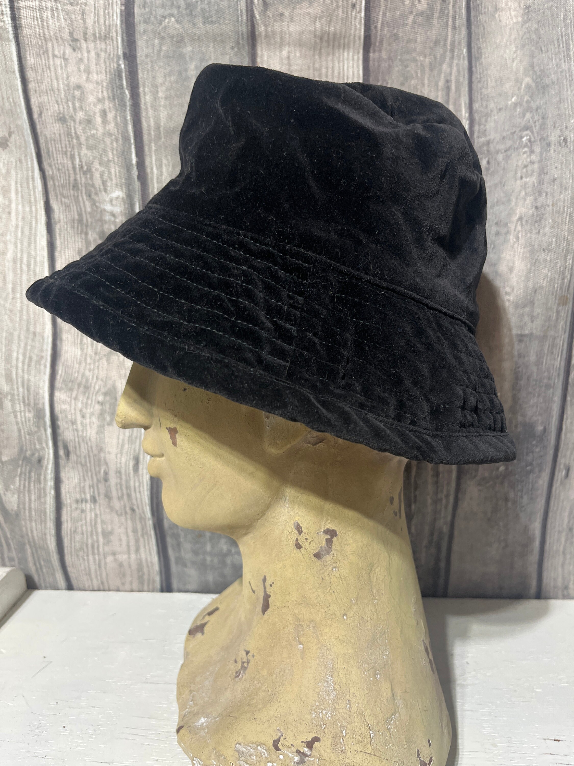 VELVET BUCKET HAT SOLID BLACK