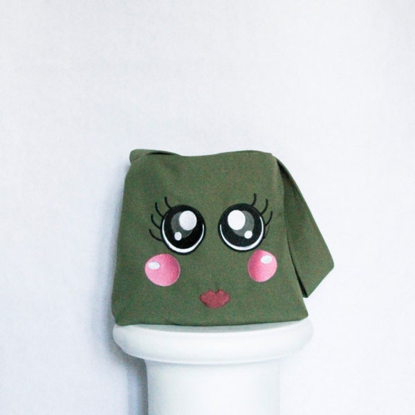 Sac à main tissu vert olive face brodée visage kawaii yeux noirs joues roses lèvres rose chair