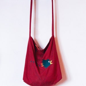 Sac à main porté épaule grand modèle toile de coton framboise brodée oiseau manga bleu canard doublure imprimé folklo