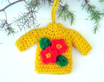 Tiny yellow Christmas sweater ornament crochet pattern, Ugly Christmas sweater decoration PDF tutorial, Xmas sweater tree ornament pattern