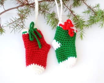 Modèle de crochet d'ornement de bas de Noël, petites chaussettes au crochet, tutoriel de décoration d'arbre de Noël, mini chaussettes de modèle PDF de vacances au crochet