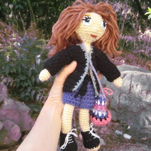 Poupée au crochet motif perlé, poupée Amigurumi vêtements de poupée motif au crochet PDF, motif au crochet fille amigurumi, tutoriel de poupée image 2