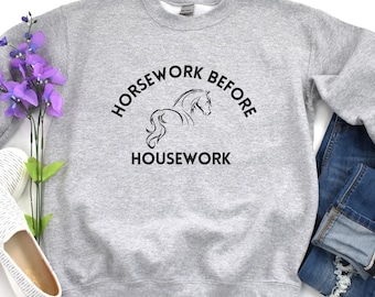 Regalo para dueños de caballos, sudadera con caballos, suéter con caballos, trabajo con caballos antes de las tareas del hogar, regalo para amantes de los caballos, regalo ecuestre, regalo para amantes de los caballos