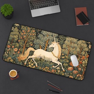Tappetino da scrivania Cottagecore, tappetino per mouse vintage con unicorno, tappetino per mouse XL personalizzabile, tappetino esteso per scrivania ispirato alla natura con arazzo unicorno immagine 9