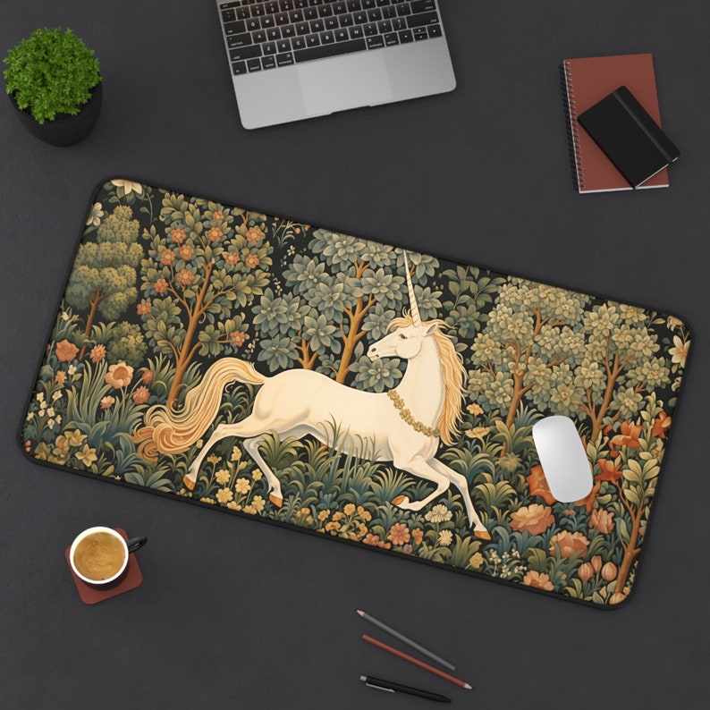 Tappetino da scrivania Cottagecore, tappetino per mouse vintage con unicorno, tappetino per mouse XL personalizzabile, tappetino esteso per scrivania ispirato alla natura con arazzo unicorno immagine 9