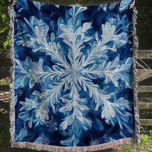 Holiday Snowflake Woven Blanket Christmas Throw Blanket Soft Blanket, Christmas Decor for the Living Room, Christmas Bedding Holiday Fleece