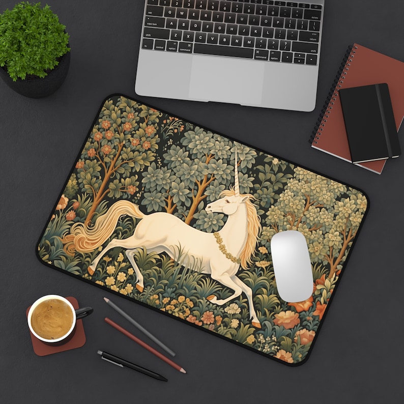 Tappetino da scrivania Cottagecore, tappetino per mouse vintage con unicorno, tappetino per mouse XL personalizzabile, tappetino esteso per scrivania ispirato alla natura con arazzo unicorno immagine 8