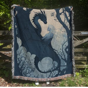 Throne of Glass Inspired Woven Blanket Throw, ACOTAR, Manon & Abraxos Tapestry, TOG Fandom Gift, Cozy Booktok Decor for Fantasy Book Lovers