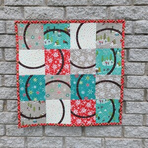 Printed quilt pattern Noodles Mini quilt, baby quilt and throw quilt size options included image 4